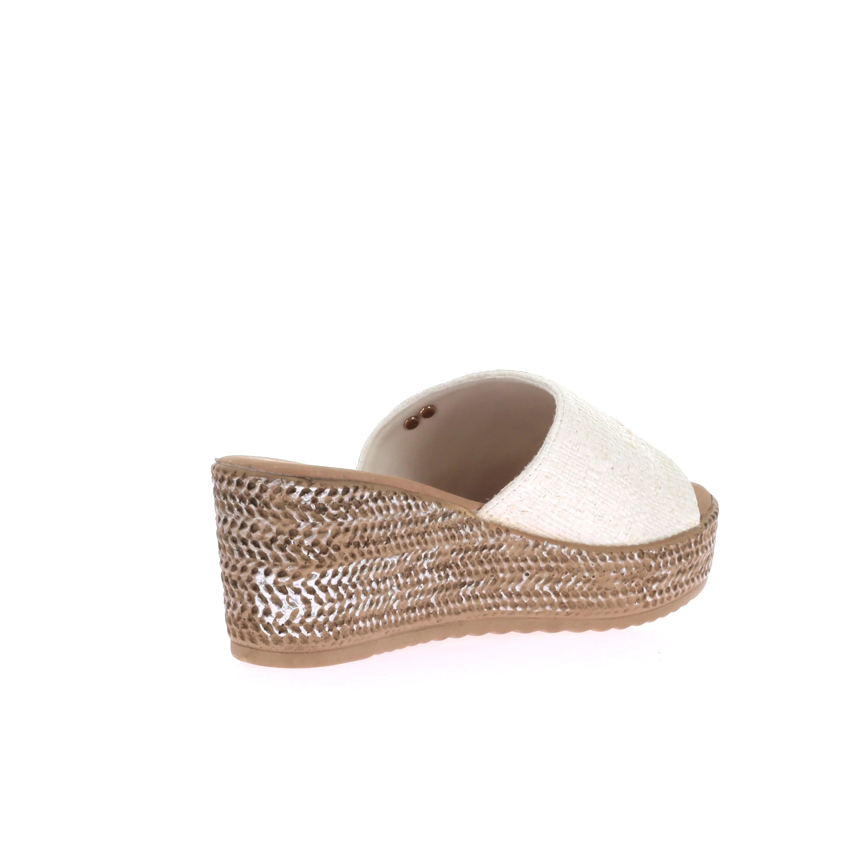 LUCIA - Image 4