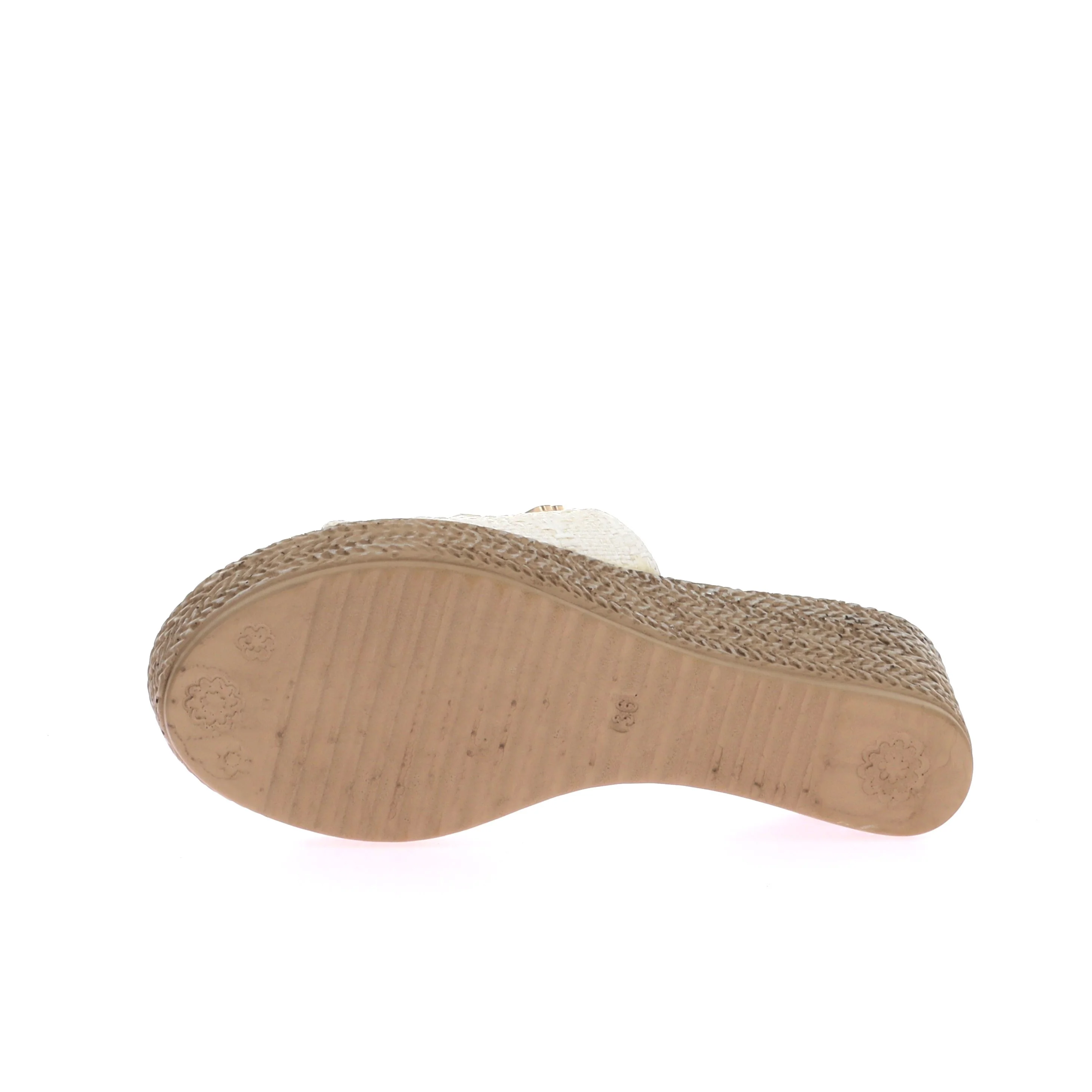 LUCIA - Image 6